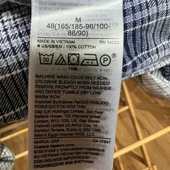 Gap long sleeve button down shirts - Picture 3 of 3